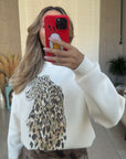 Boncuk Aksesuarlı Leopar Desenli Sweatshirt Bej