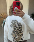 Boncuk Aksesuarlı Leopar Desenli Sweatshirt Bej